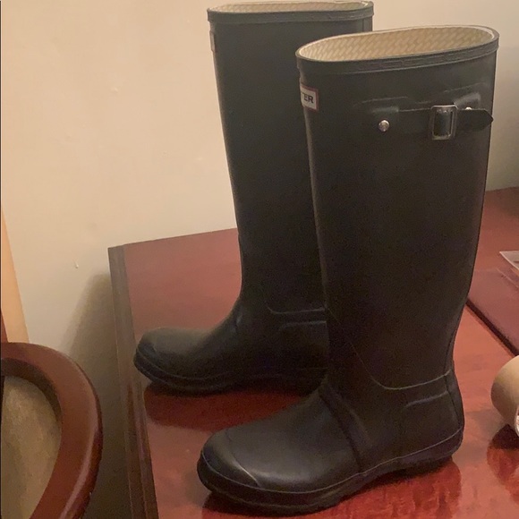 Black hunter boots with white sock - Picture 2 of 5